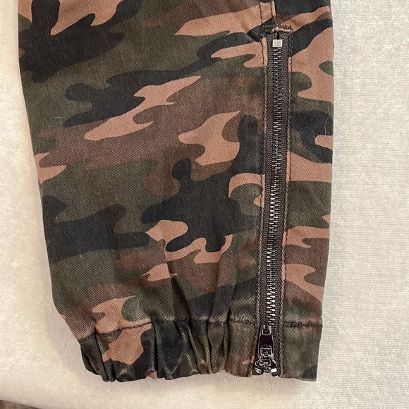 White House Black Market Camo Slim Crop Pants sz 2 - Picture 5 of 8